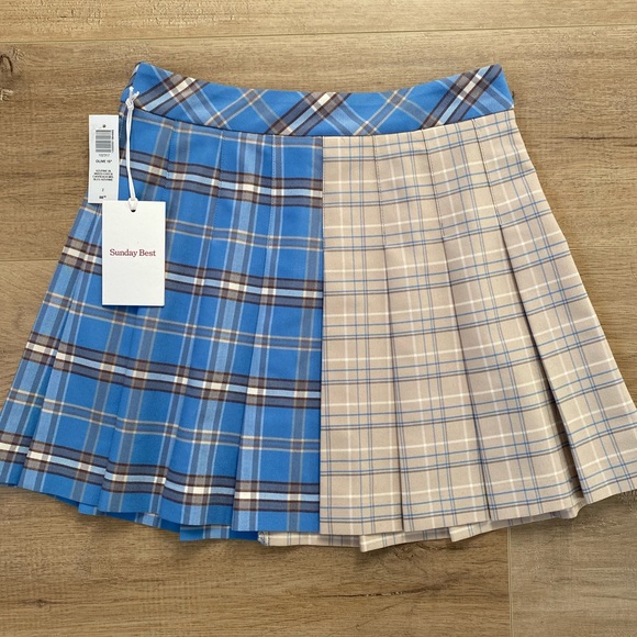 Aritzia - Sundays Best - Olive Mini Skirt - 15” - Size 2 - Picture 7 of 8